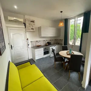 https://charmant-appartement-dans-une-maison-nicoise.fr-provencehotel.com